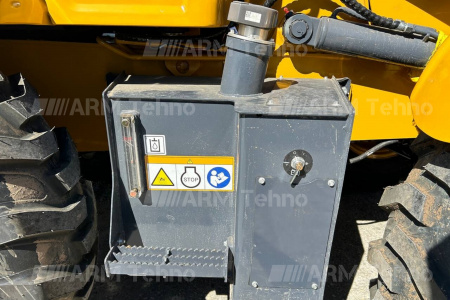 Экскаватор-погрузчик XCMG XC8-S3570 